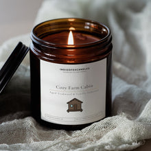 Lade das Bild in den Galerie-Viewer, Cozy Farm Cabin