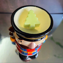 Lade das Bild in den Galerie-Viewer, Nussknacker Teelicht Duftlampe
