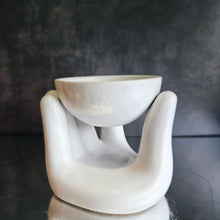 Lade das Bild in den Galerie-Viewer, Minimalistische Hand Teelicht Duftlampe
